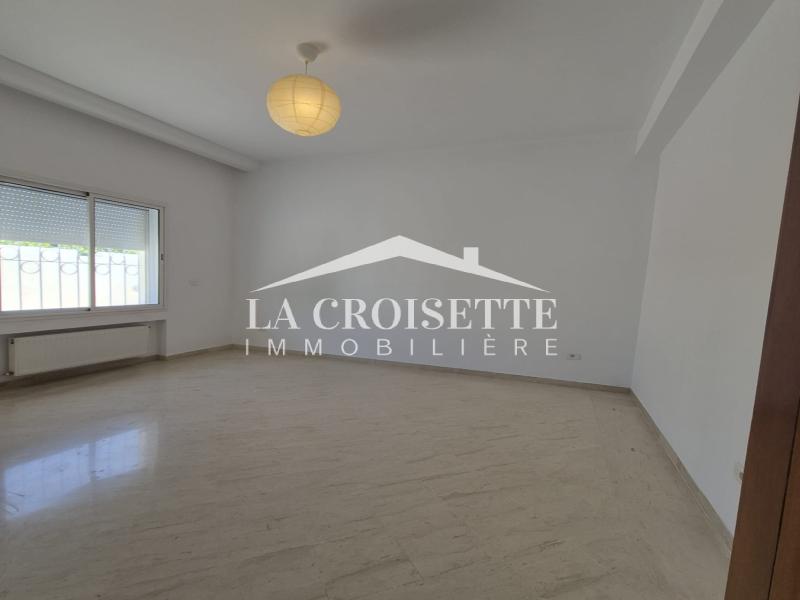 Villa S+4 avec piscine à Gammarth